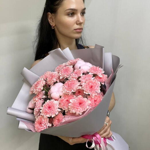 Нежный букет хризантем с хлопком