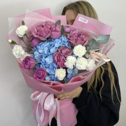 Чувственный букет с гортензией Bloom room, гортензия, роза, кустовой диантус