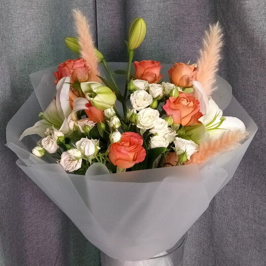 Букет авторский с розами и лилией 🌹