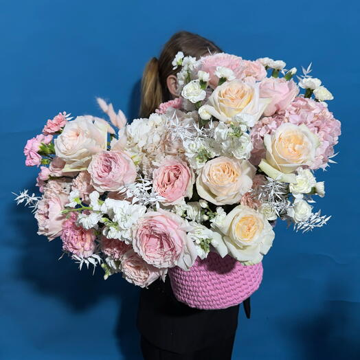 Цветы в корзине для любимой. Композиция 713. Leora Flowers дом цветочной моды