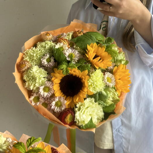 Букет с подсолнухами и розами Вегги 🌻