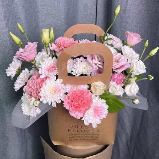 Сумочка с эустомой и диантусами💕💐