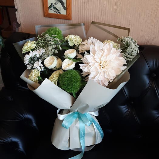 Букет с георгином
