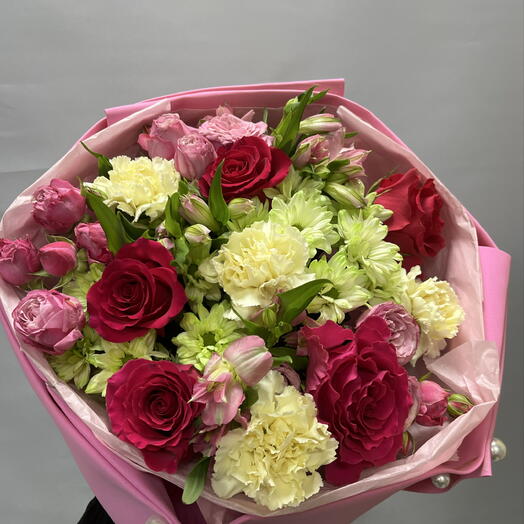 Сборный букет с розами Готча