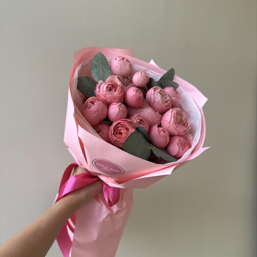 Розовый букетик с кустовыми розами