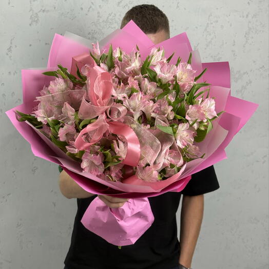 15 розовых альстромерий