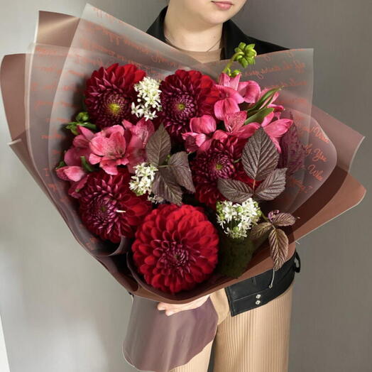 Ягодный букет с георгинами,альстромерией,аллиумом🌺