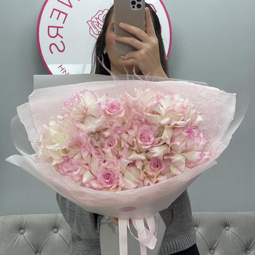 11 импортных роз Сван со стифой
