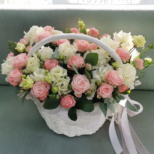 Корзина с эустомой и пионовидной розой🩷🌸