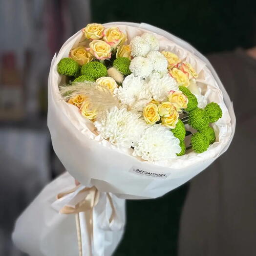 Милый букет с кустовыми розами