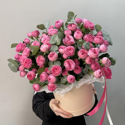 Коробка с малиновыми кустовыми розами M