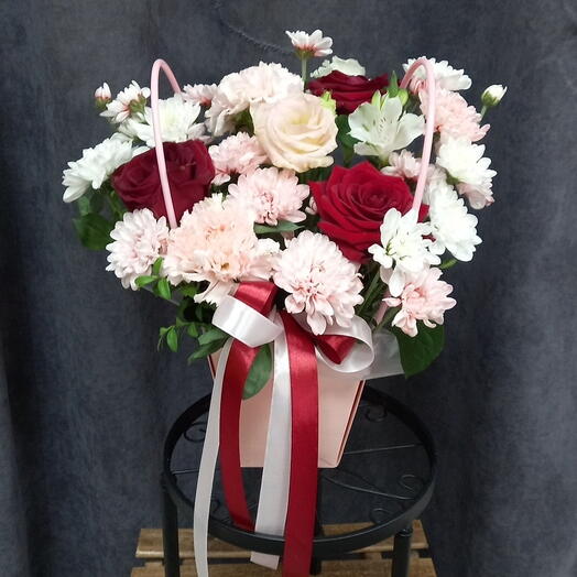 Цветочная композиция в сумочке 🌹🌹🌹
