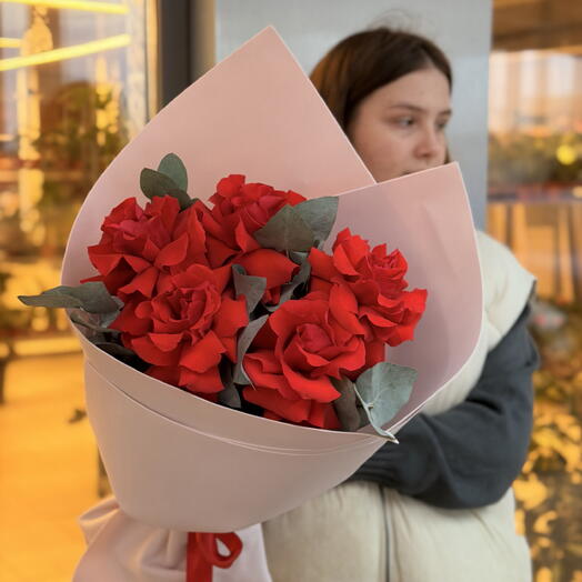 Букет алых французских роз
