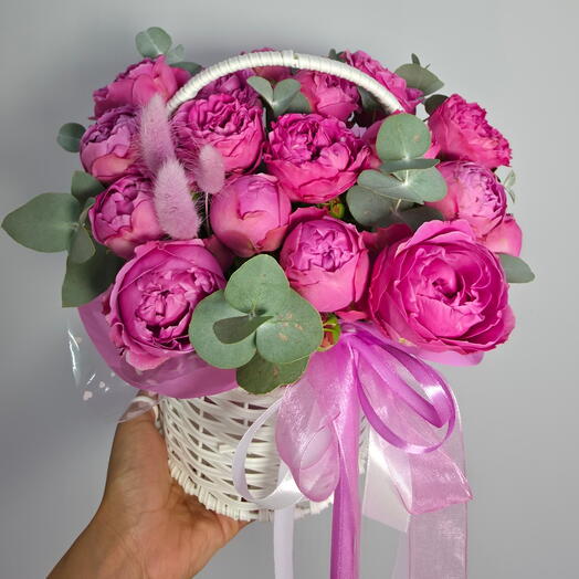 Корзина с пионовидными кустовыми розами 🌹🌹🌹