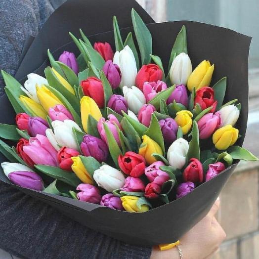 35 разноцветных тюльпанов