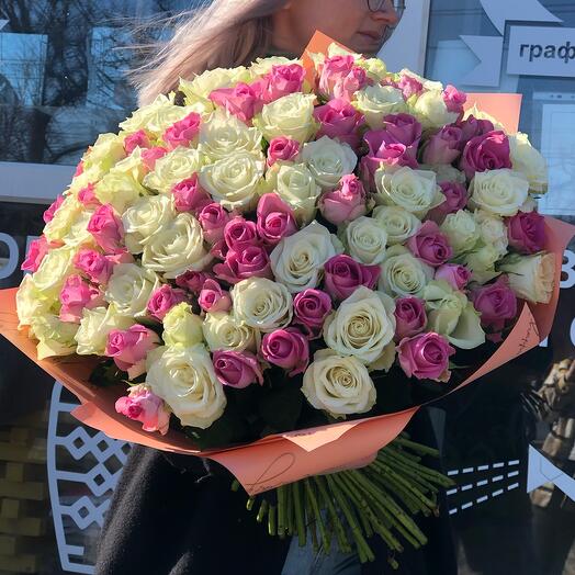 Букет из 101 розы белый с розовым