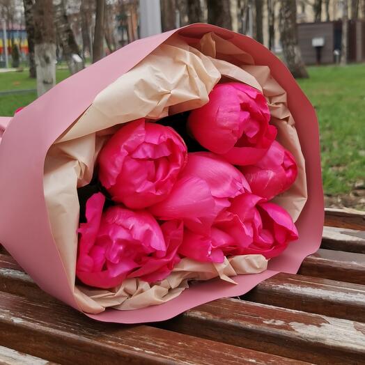 Bouquet of 7 peonies of the Red Charm variety
