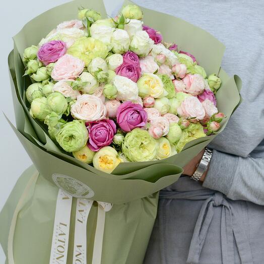 Ramo "DAPHNE" con rosas arbustivas-Latona Flowers