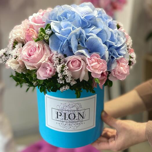 Flores en Caja con hortensias y rosas
