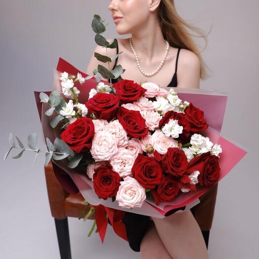 Bouquet of roses and mattiola