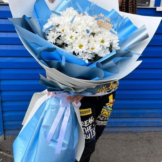 Giant bouquet of chamomile chrysanthemum with lagurus