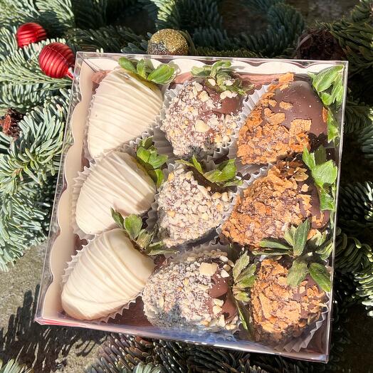 Клубника в молочном и белом шоколаде