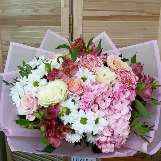 Bouquet with hydrangea "Chic"