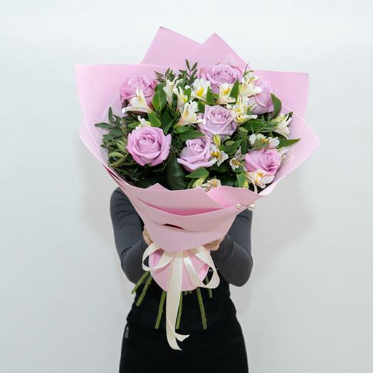 Роза розовая и белая альстромерия