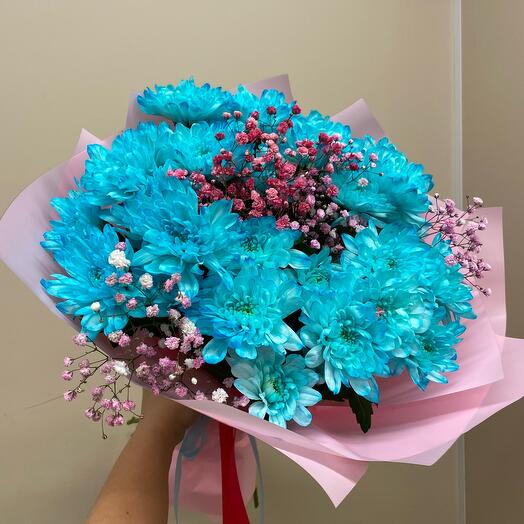 Bouquet of chrysanthemums with gypsophila