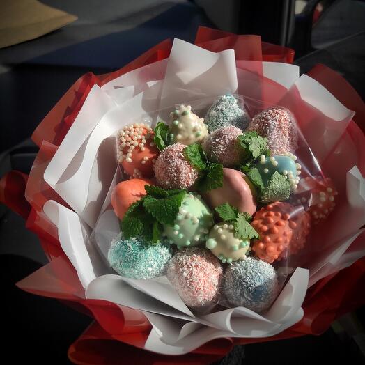 Bouquet with strawberries 11