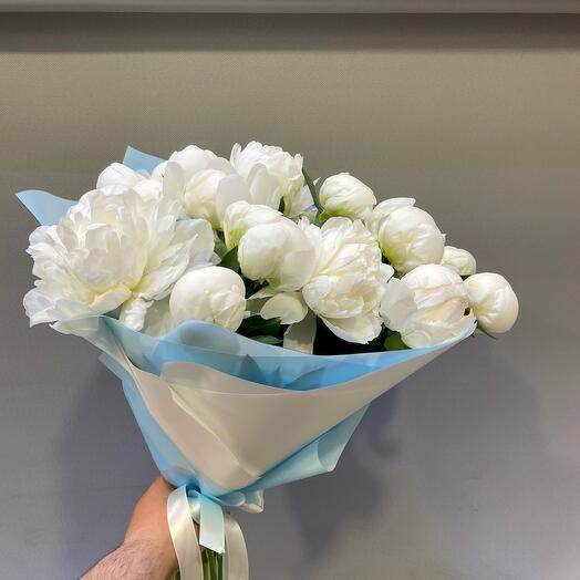 Bouquet of 15 white peonies