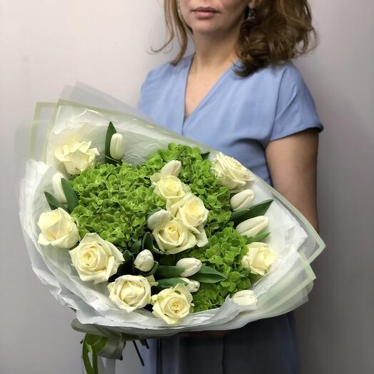Ramo con rosas y hortensias