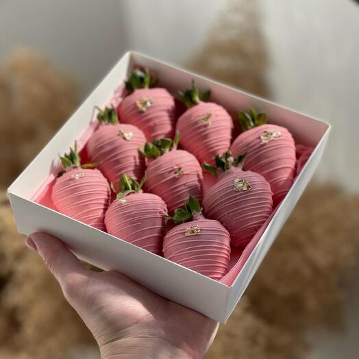 Pink chocolate-covered strawberry set