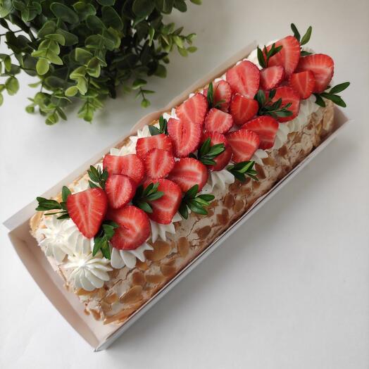 Меренговый рулет с клубникой