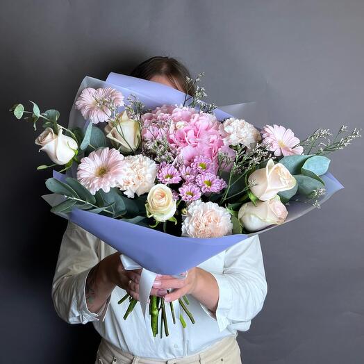 Ramo de cama de Rosas y Hortensias. Ramo F119 Flores De La Capital