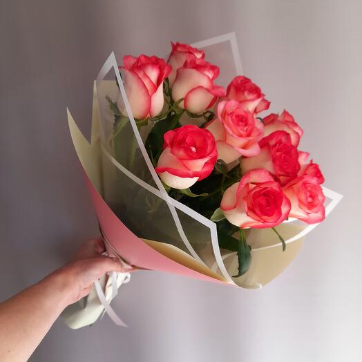Monobucket of 11 roses