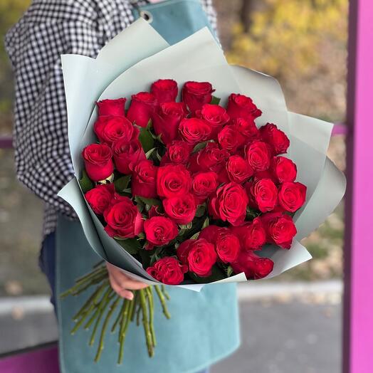 35 красных роз