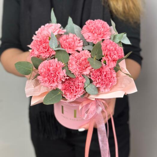 Composición brillante con Dianthus y eucalipto (233)