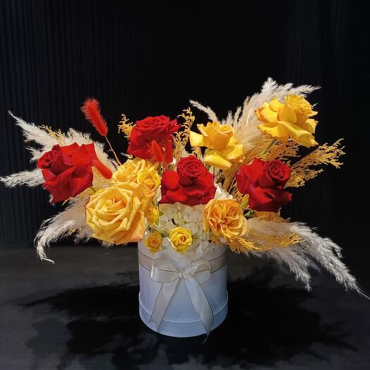 Beautiful Arrangement of Fresh And Dry Flowers