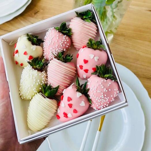 Chocolate-covered strawberries "falling in love"