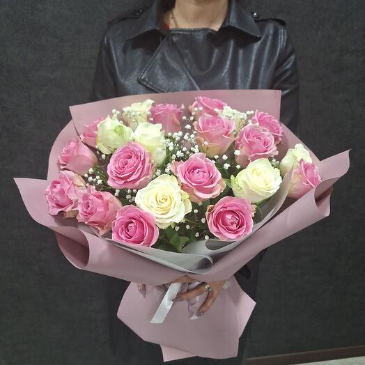 21 roses with gypsophila