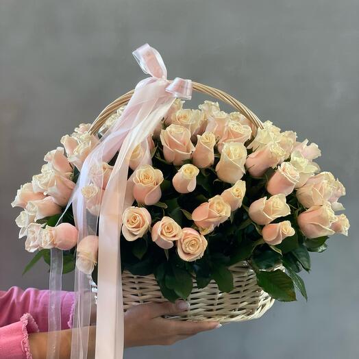 Корзина с розами