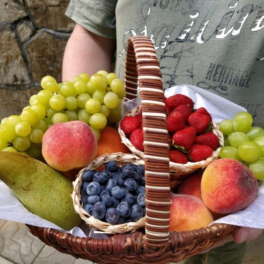 Корзина с фруктами