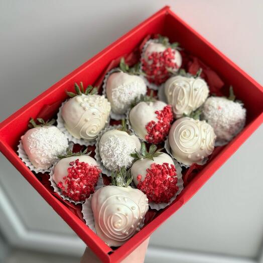 12 клубник в белом бельгийском шоколаде