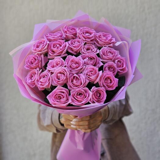 25 pink roses