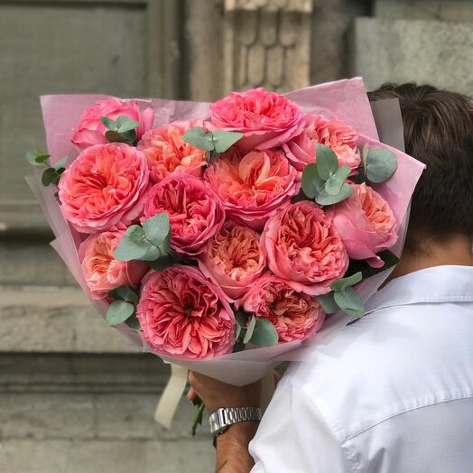 Букет из 13 шикарных пионовидных роз (160)
