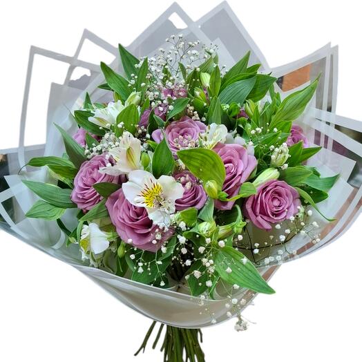 Rosas lilas y astromelias