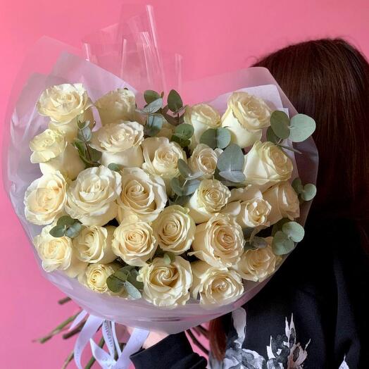 Bouquet of 25 white roses with eucalyptus