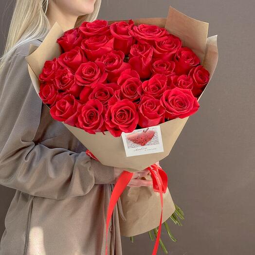 Красные розы в крафте. 25 штук♥️