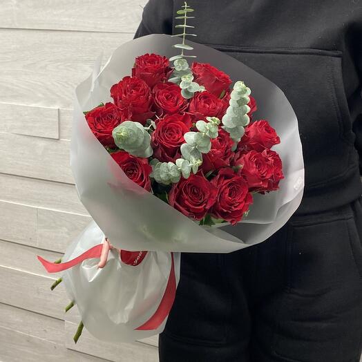 Bouquet of red roses "The first smile", size M